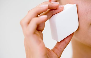 Acne make-up : wash applicators regularly