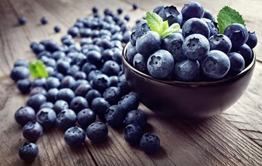 Antioxidants can help to protect skin from acne