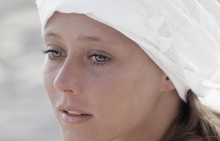 Younger woman´s face